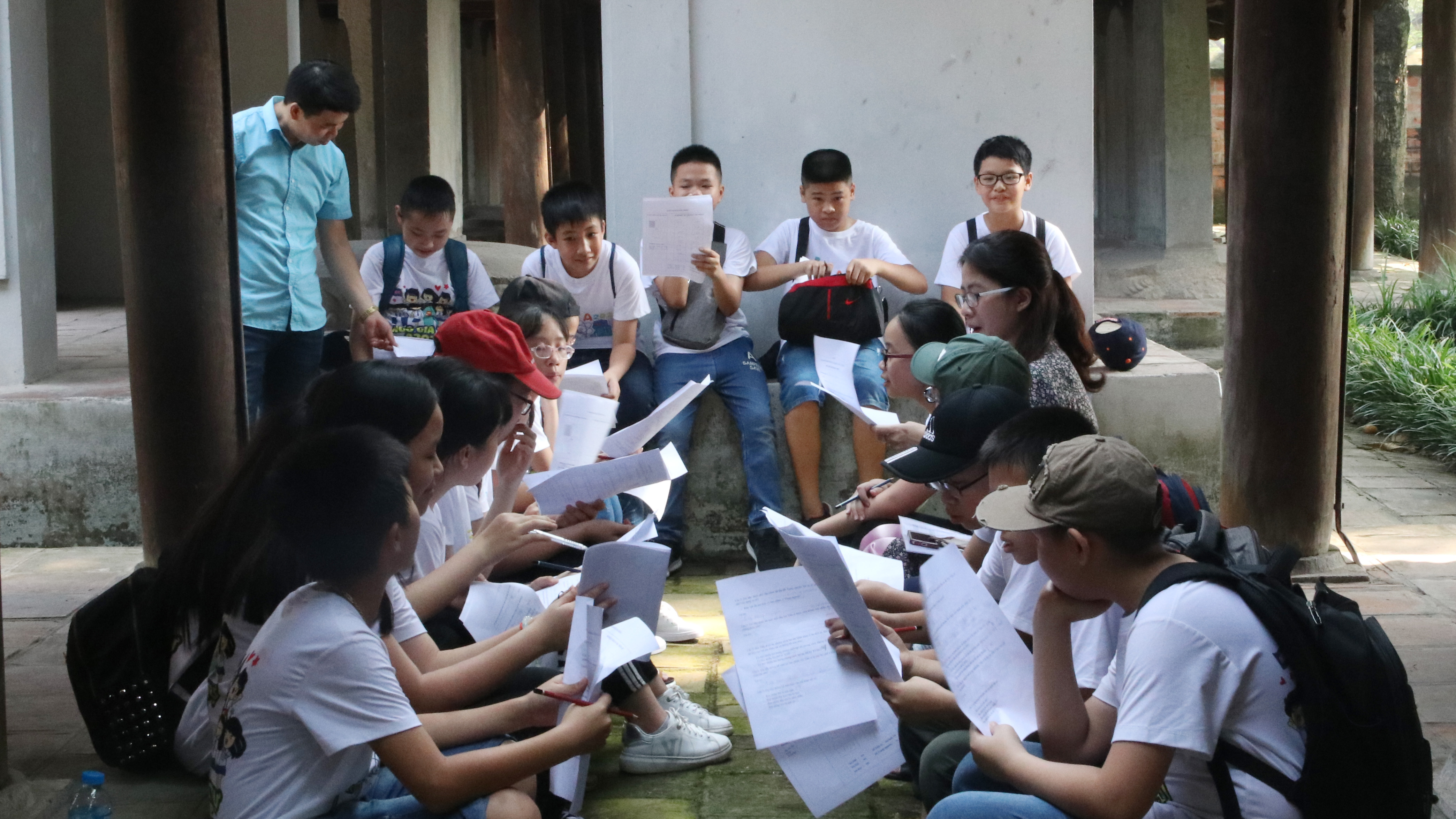 HS thâm gia thảo luận về hiện trảng và giải pháp bảo vệ bia TS